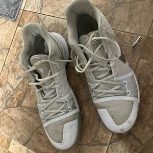old kyree 3’s size 13